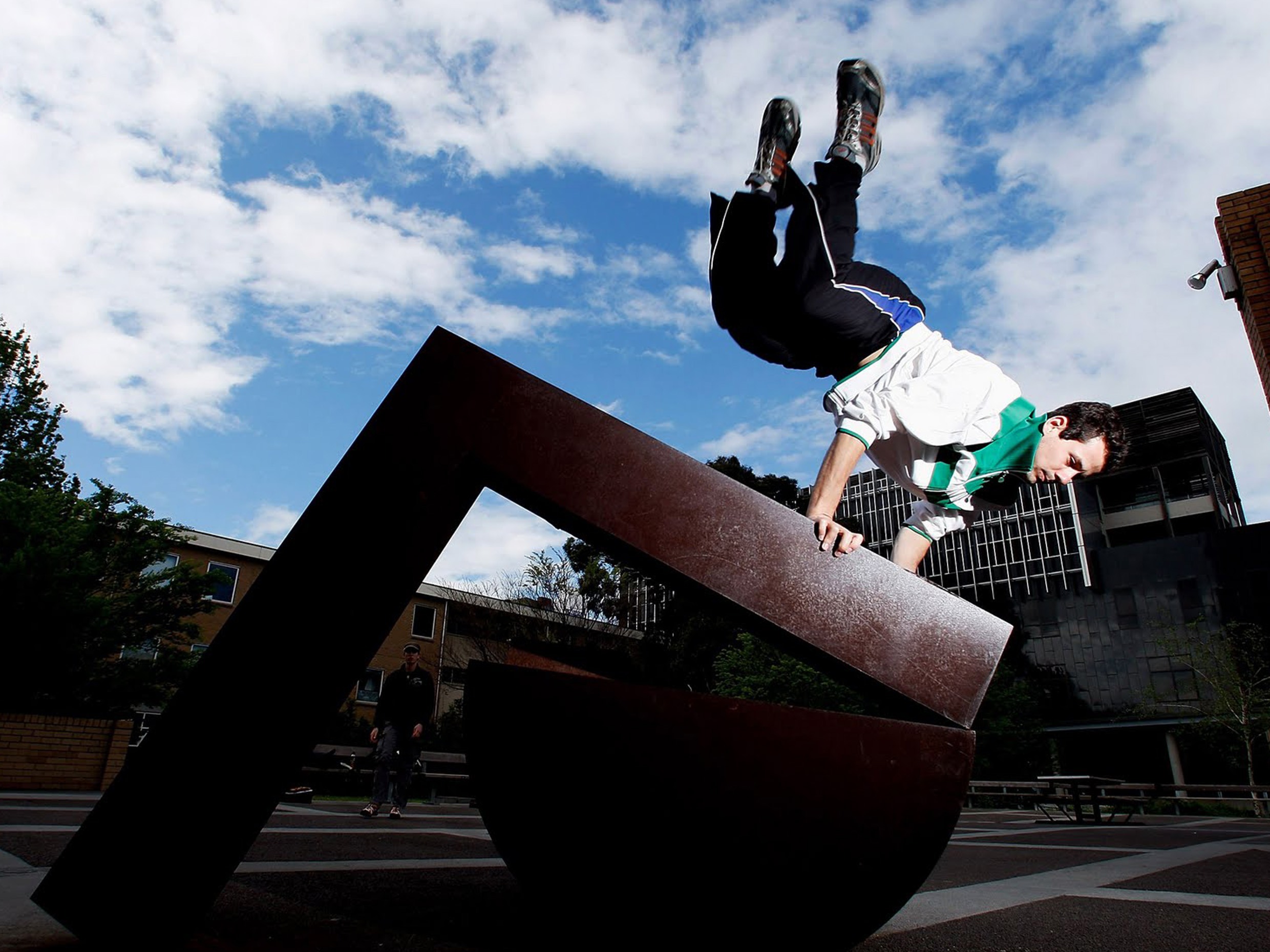 Displacement, movements, urban, natural, body, fast, event, show,