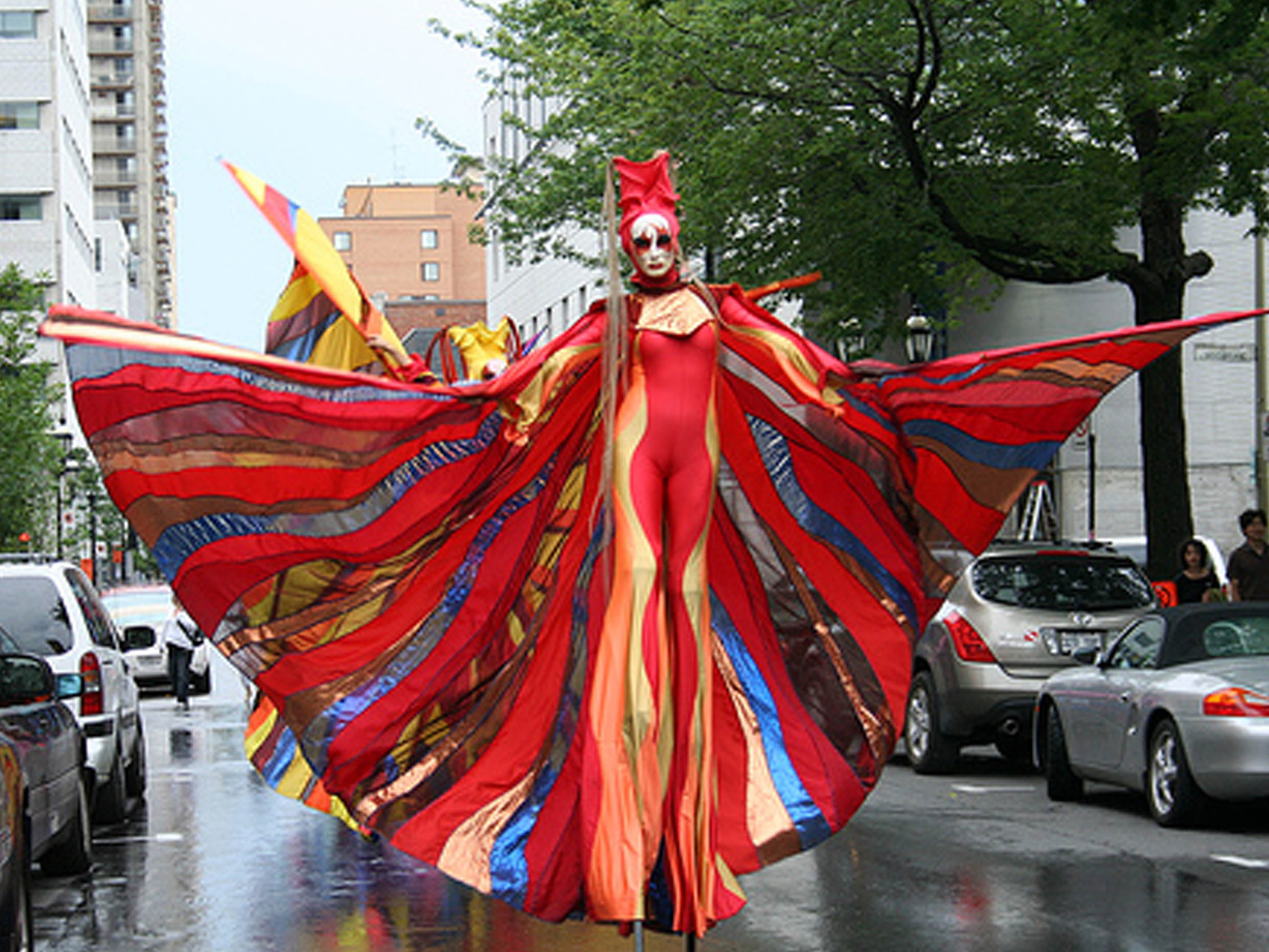 Circo, zancudo, artistas, espectaculo, zancos, eventos, barcelona, 