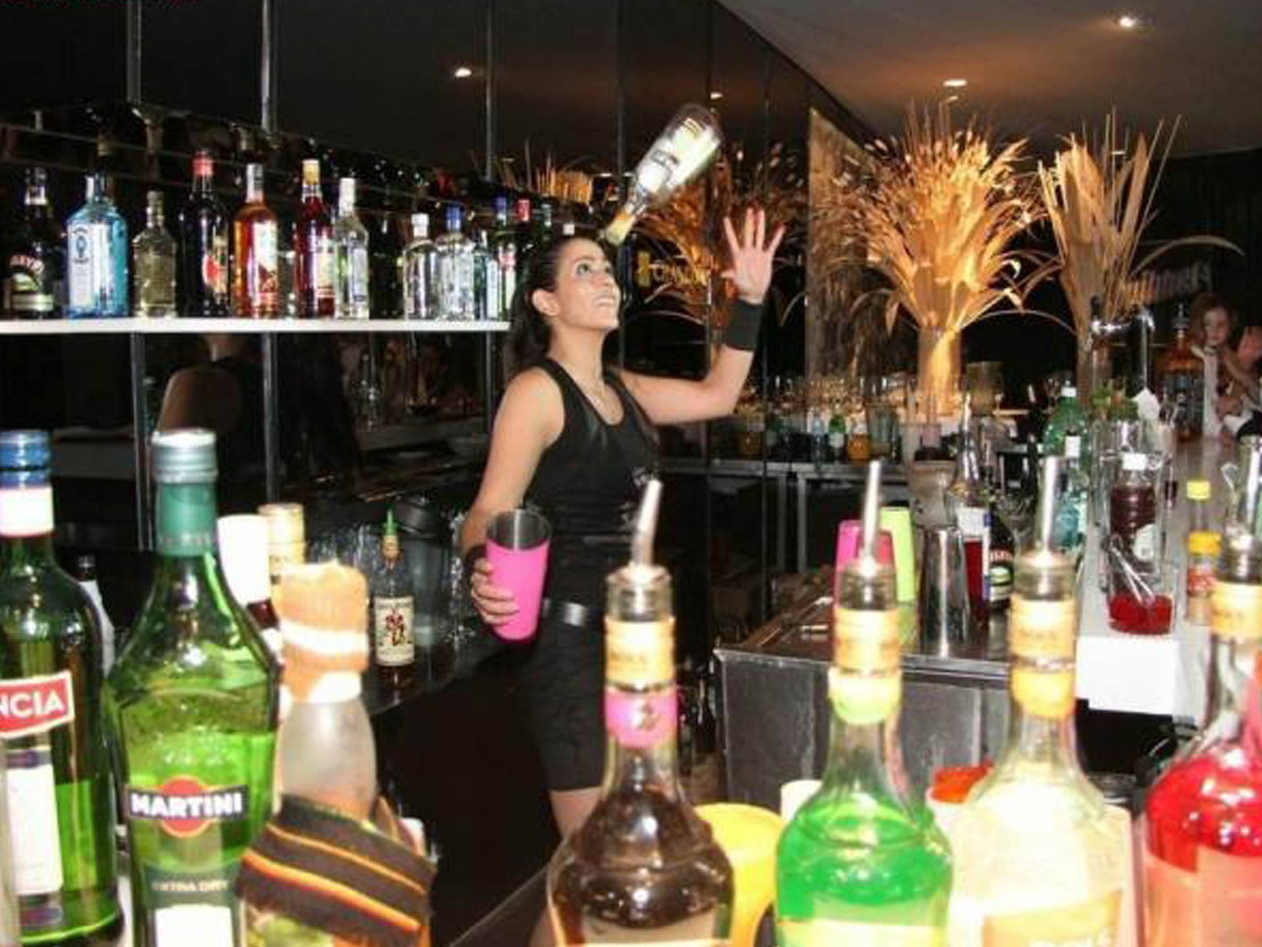 empresas de organización de eventos, eventos Barcelona, cocteleria, acrobatica, cocteles, 